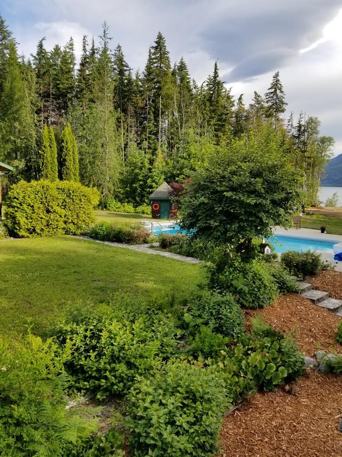 Mulvehill Creek Wilderness Inn And Wedding Chapel レベルストーク エクステリア 写真
